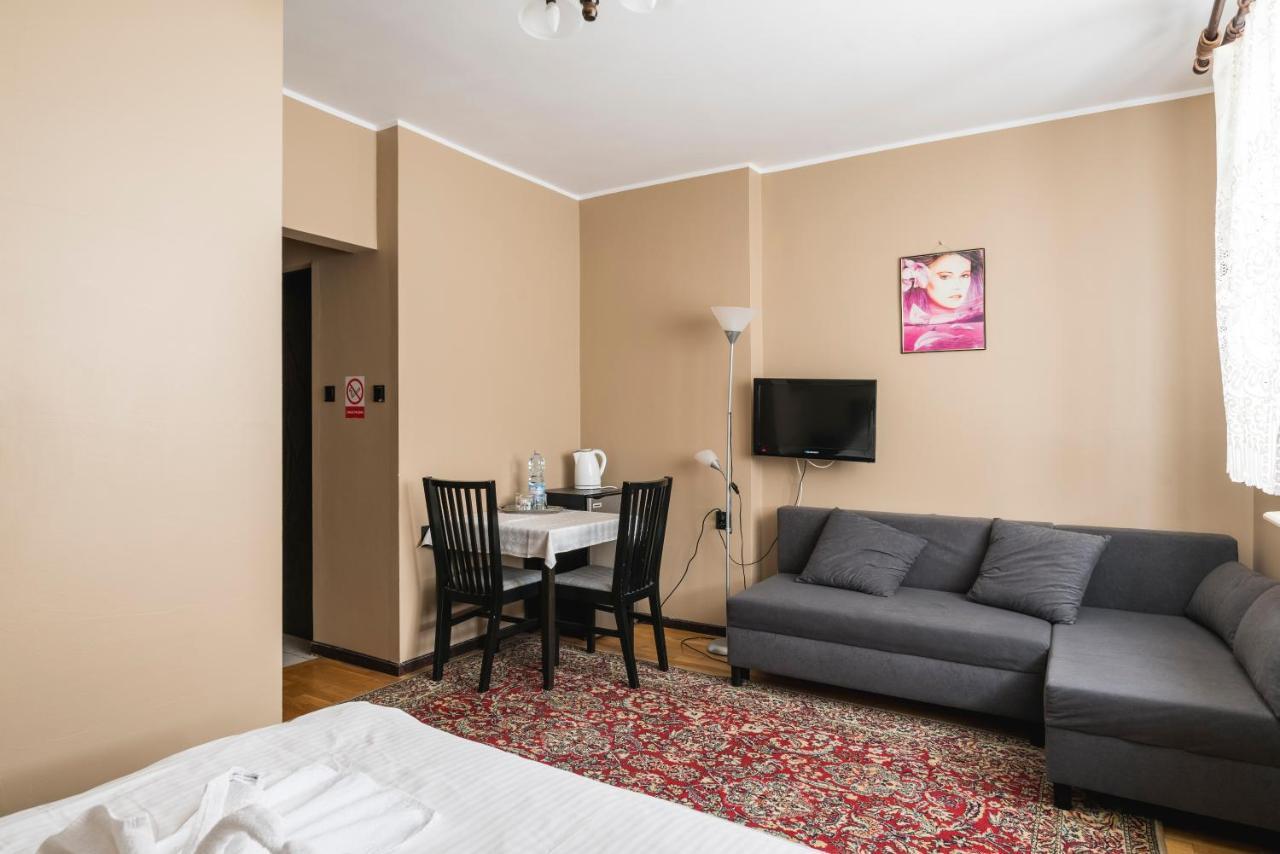 Gosciniec Exclusive Apartment วอร์ซอ ภายนอก รูปภาพ