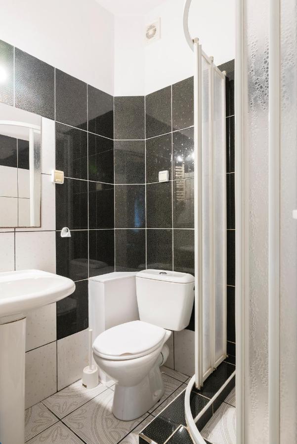 Gosciniec Exclusive Apartment วอร์ซอ ภายนอก รูปภาพ